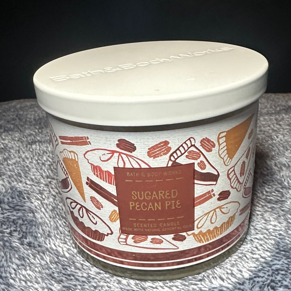 Bath & Body Works Sugared Pecan Pie Candle - 3 wick new